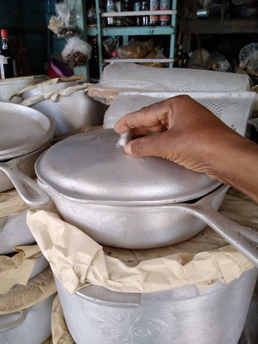 Jamaican Dutch Pot Skillet/Frypan Medium with Lid